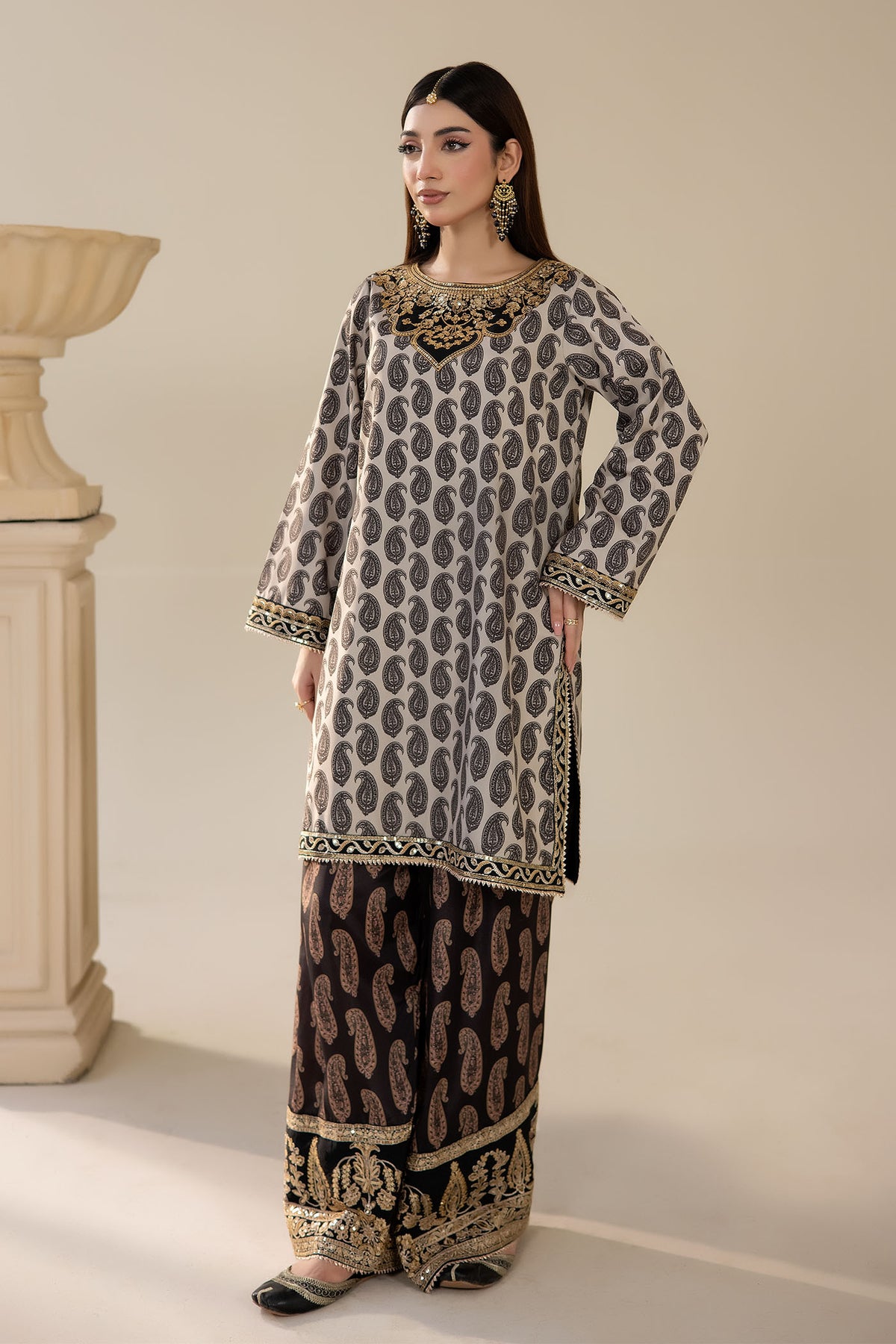2 Piece – Embroidered Crepe Silk