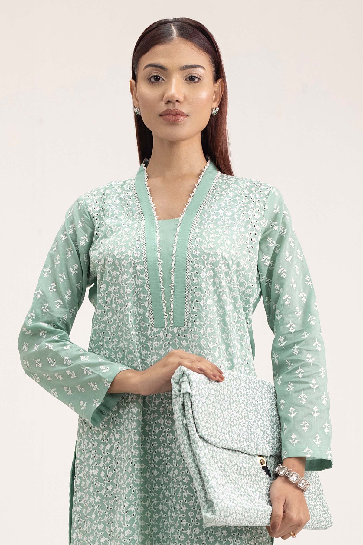 Adan's Chikankari Pret
