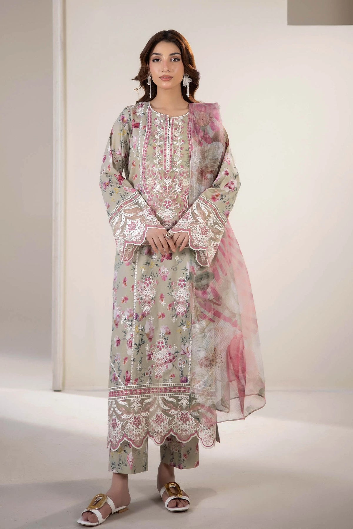 3 Piece – Embroidered Lawn