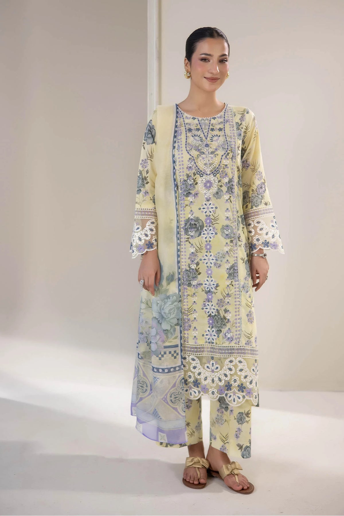 3 Piece – Embroidered Lawn