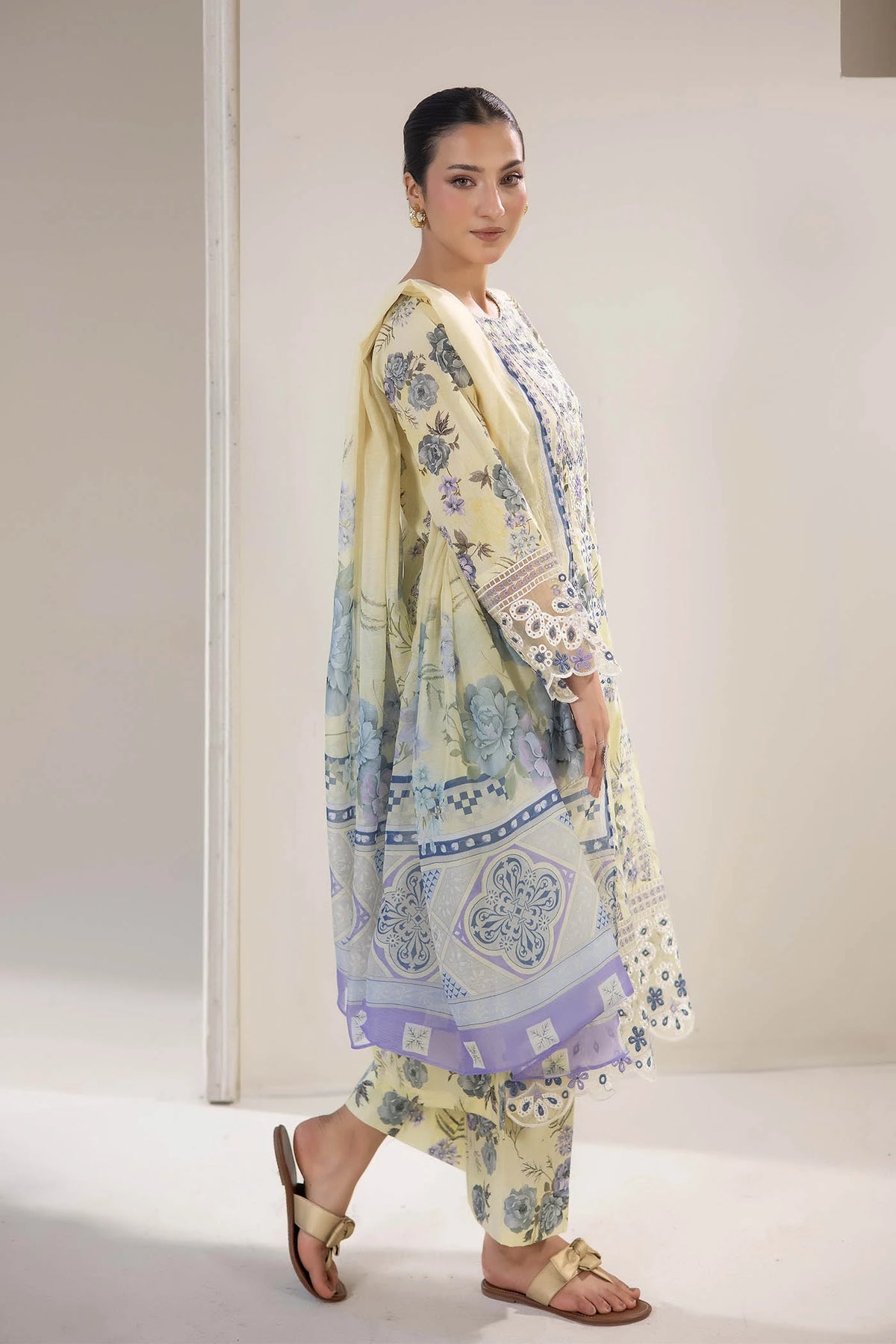 3 Piece – Embroidered Lawn