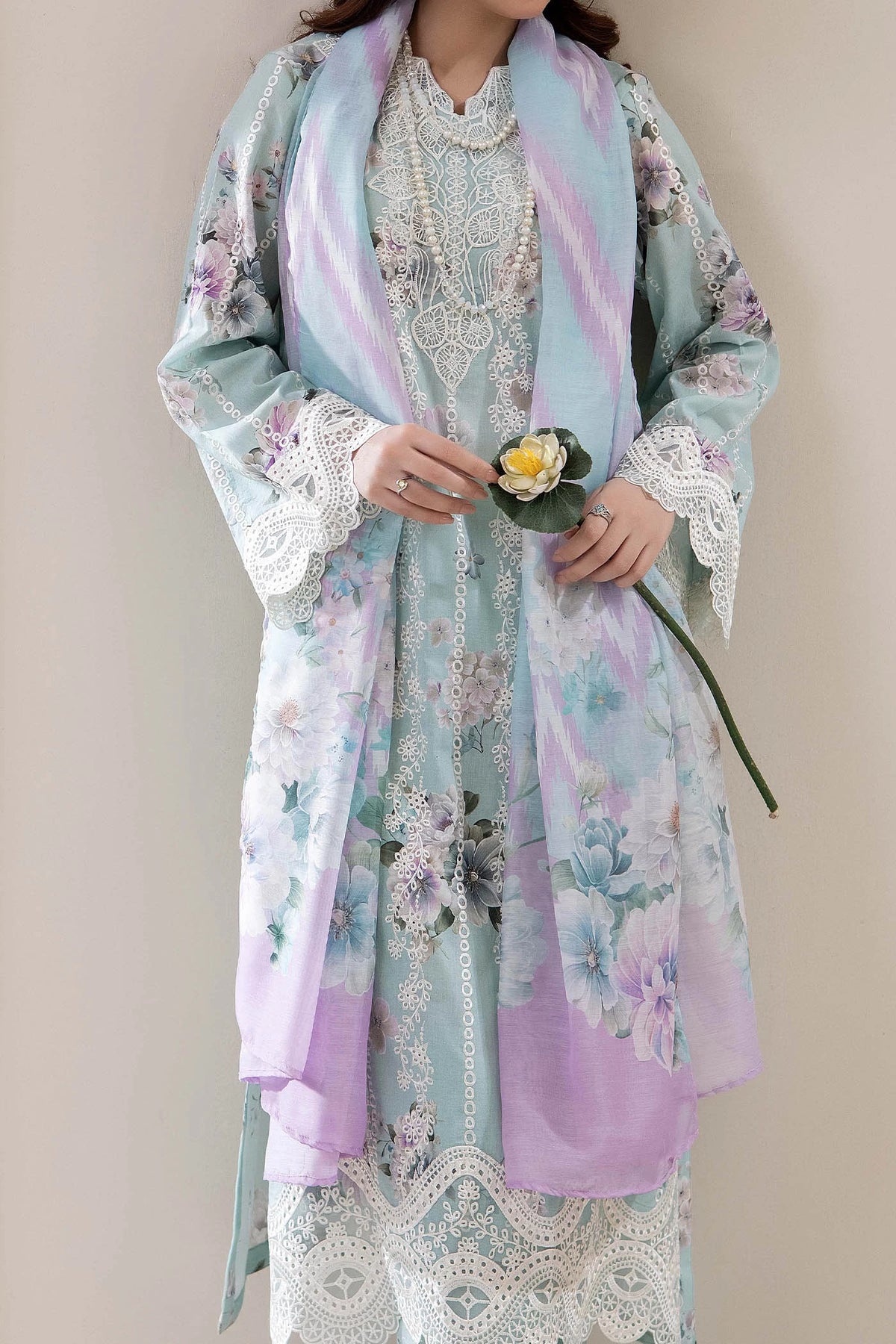 3 Piece – Embroidered Lawn