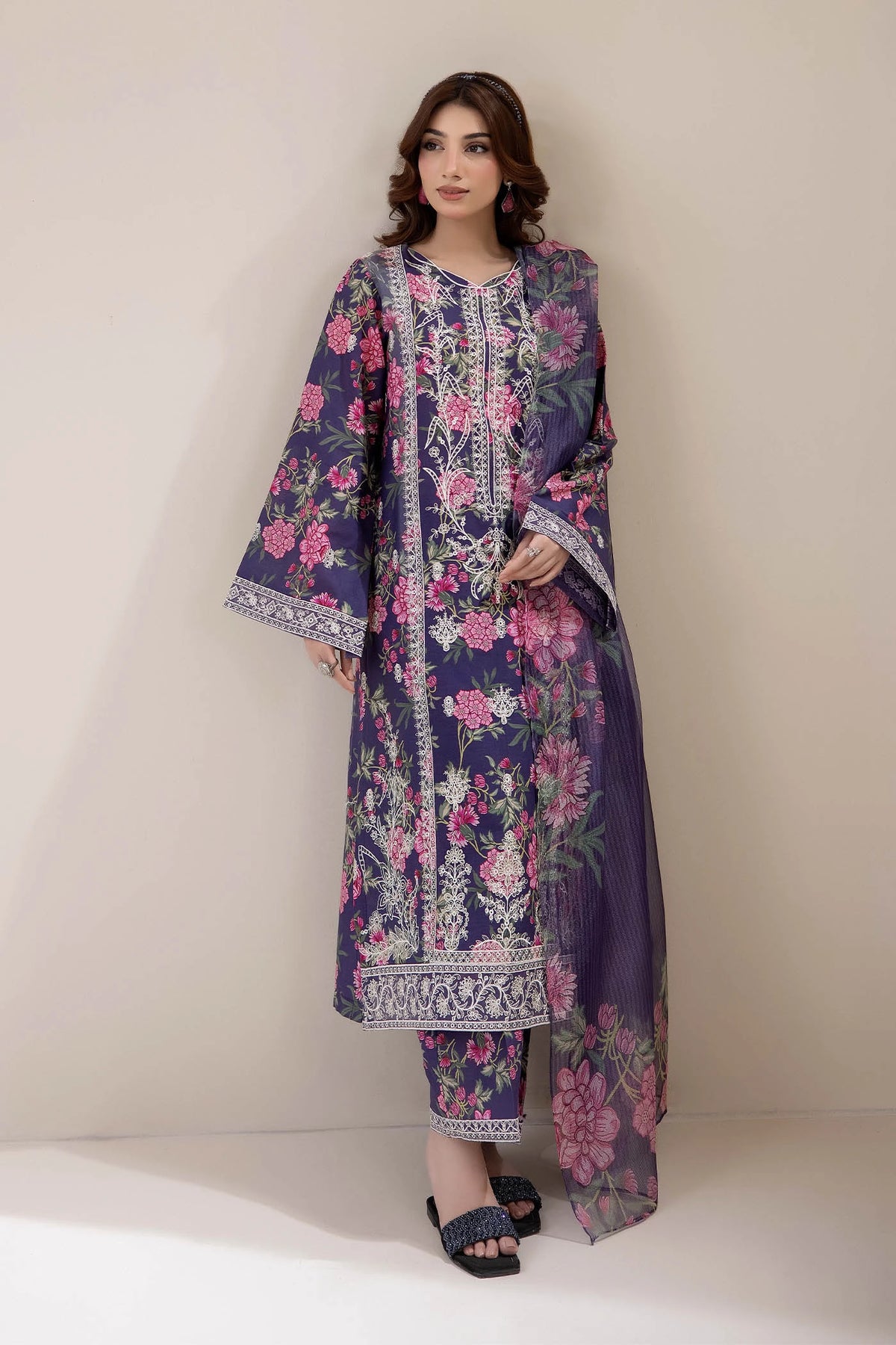 3 Piece – Embroidered Lawn