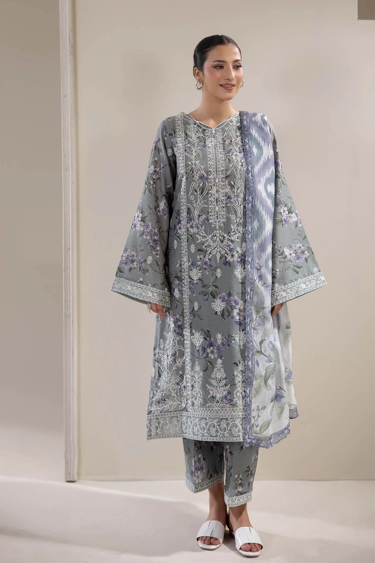 3 Piece – Embroidered Lawn