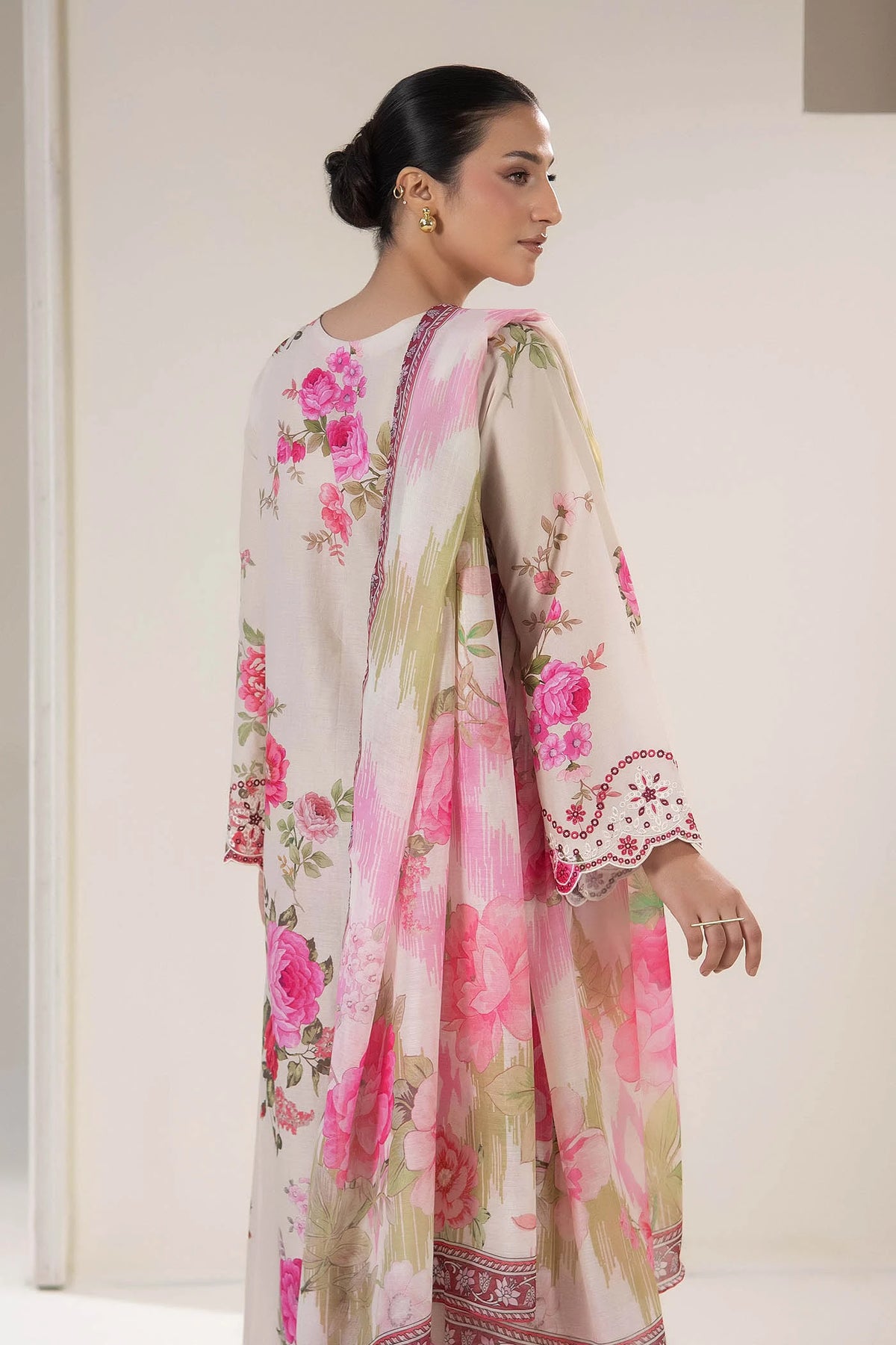 3 Piece – Embroidered Lawn