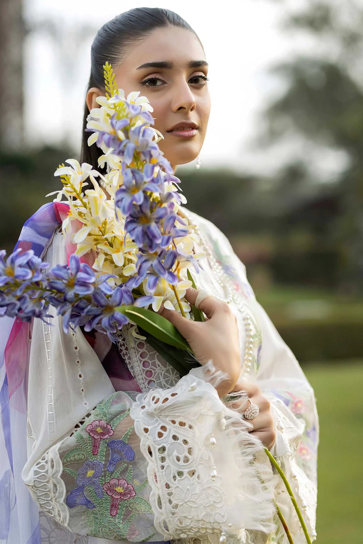 3 Piece – Embroidered Lawn