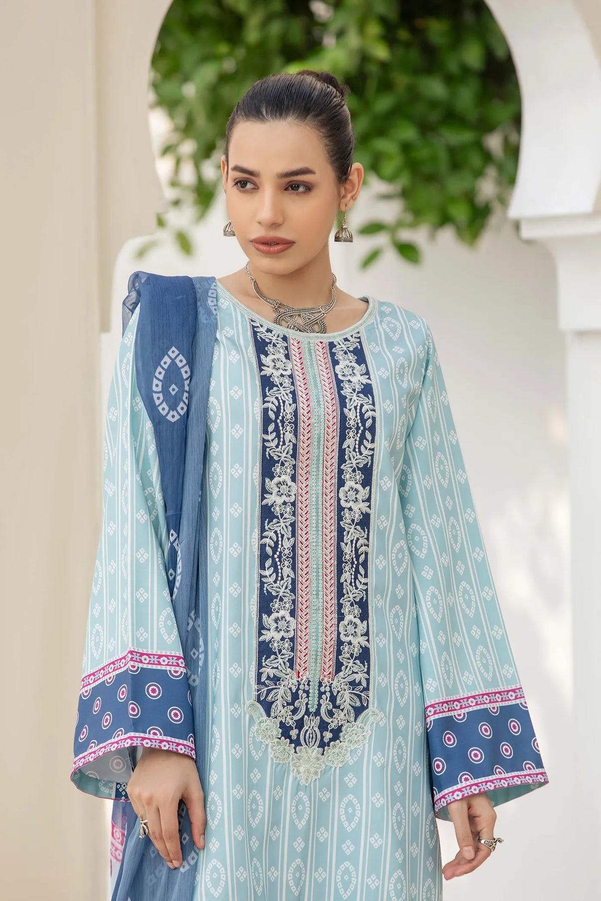 3 Piece – Embroidered Khaddar