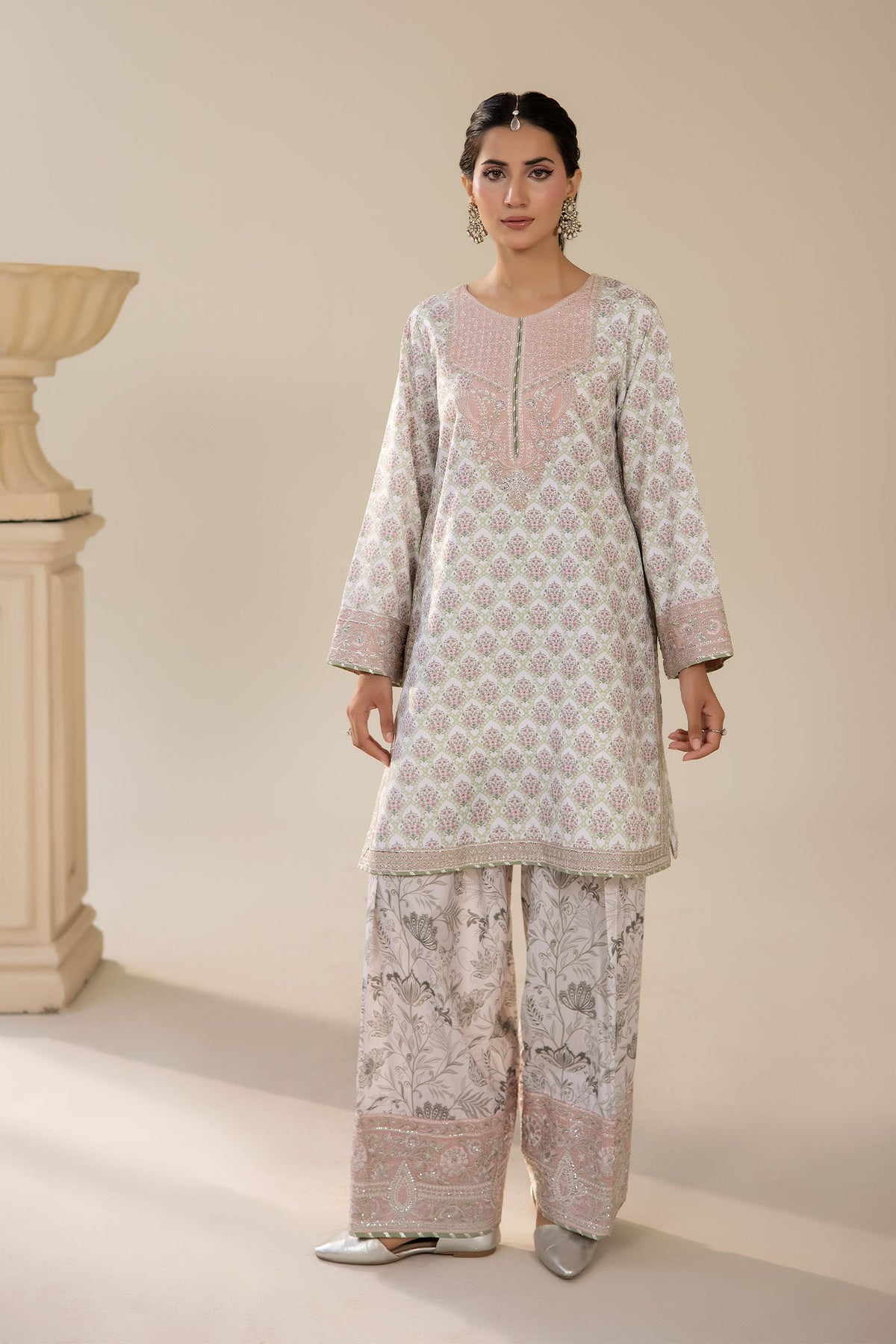 2 Piece – Embroidered Crepe Silk