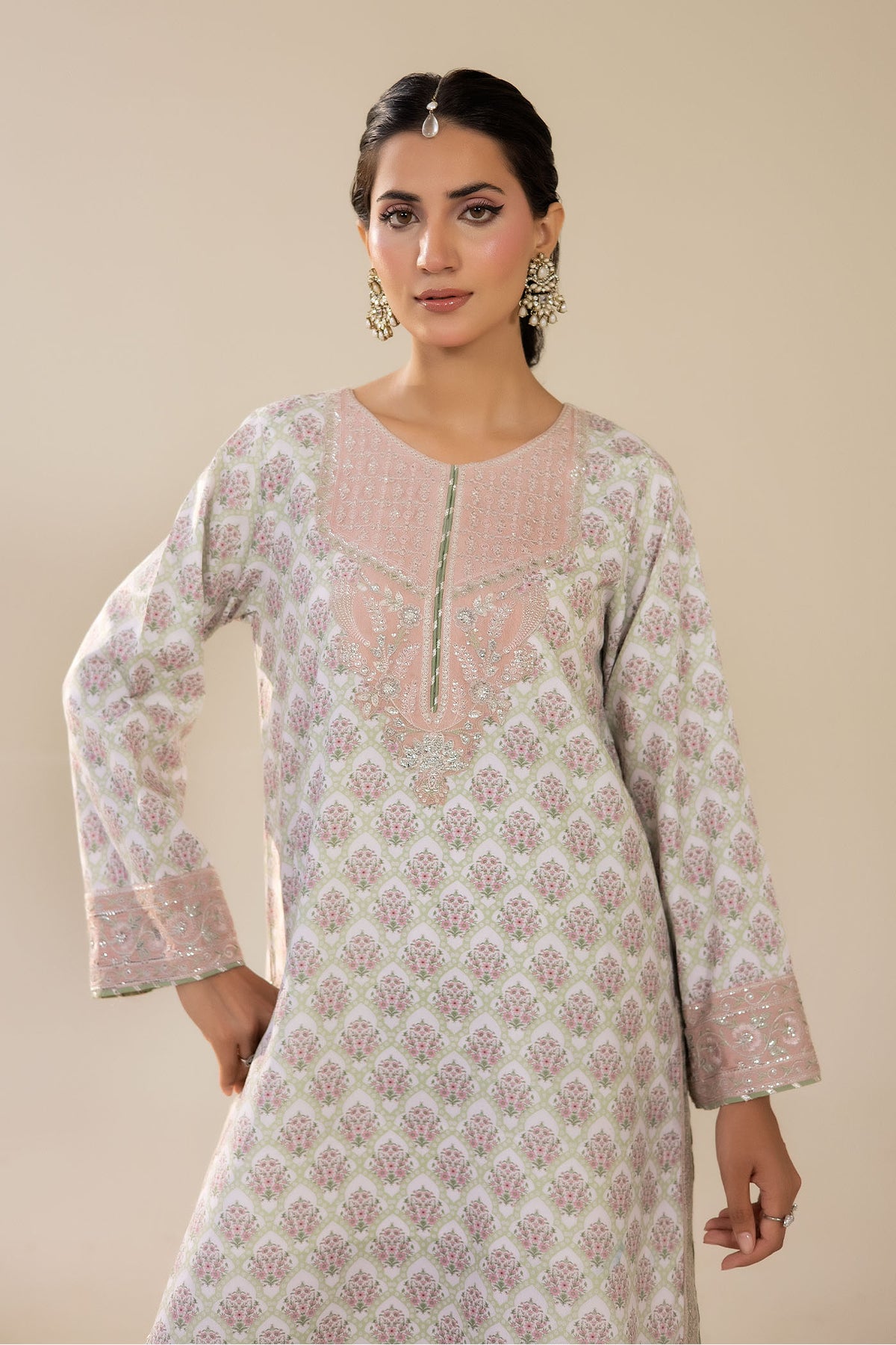 2 Piece – Embroidered Crepe Silk