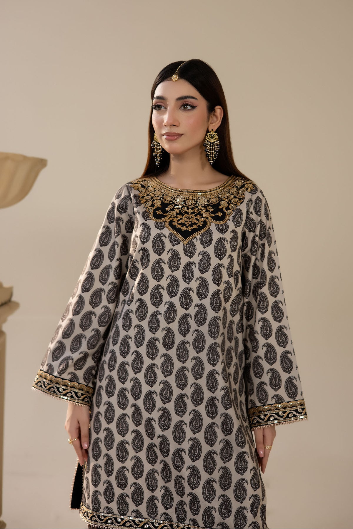 2 Piece – Embroidered Crepe Silk