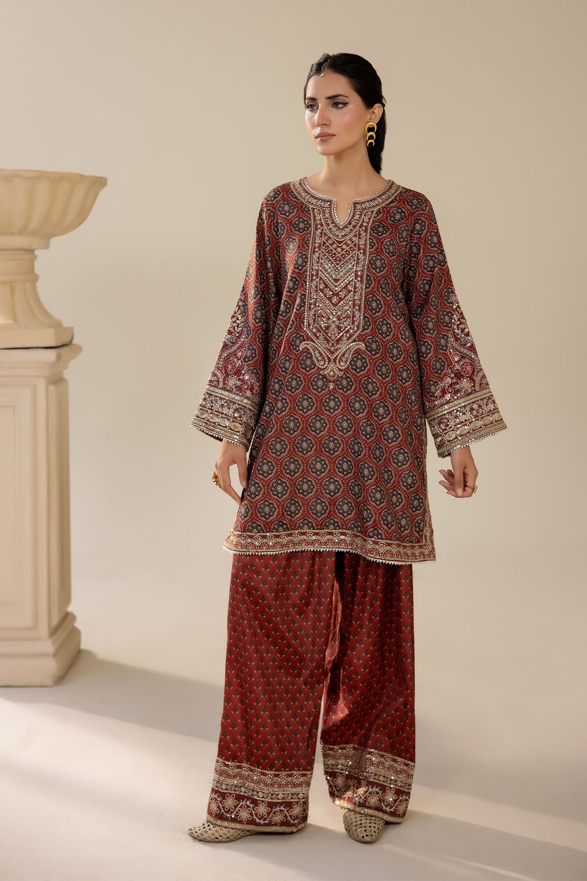 2 Piece – Embroidered Crepe Silk