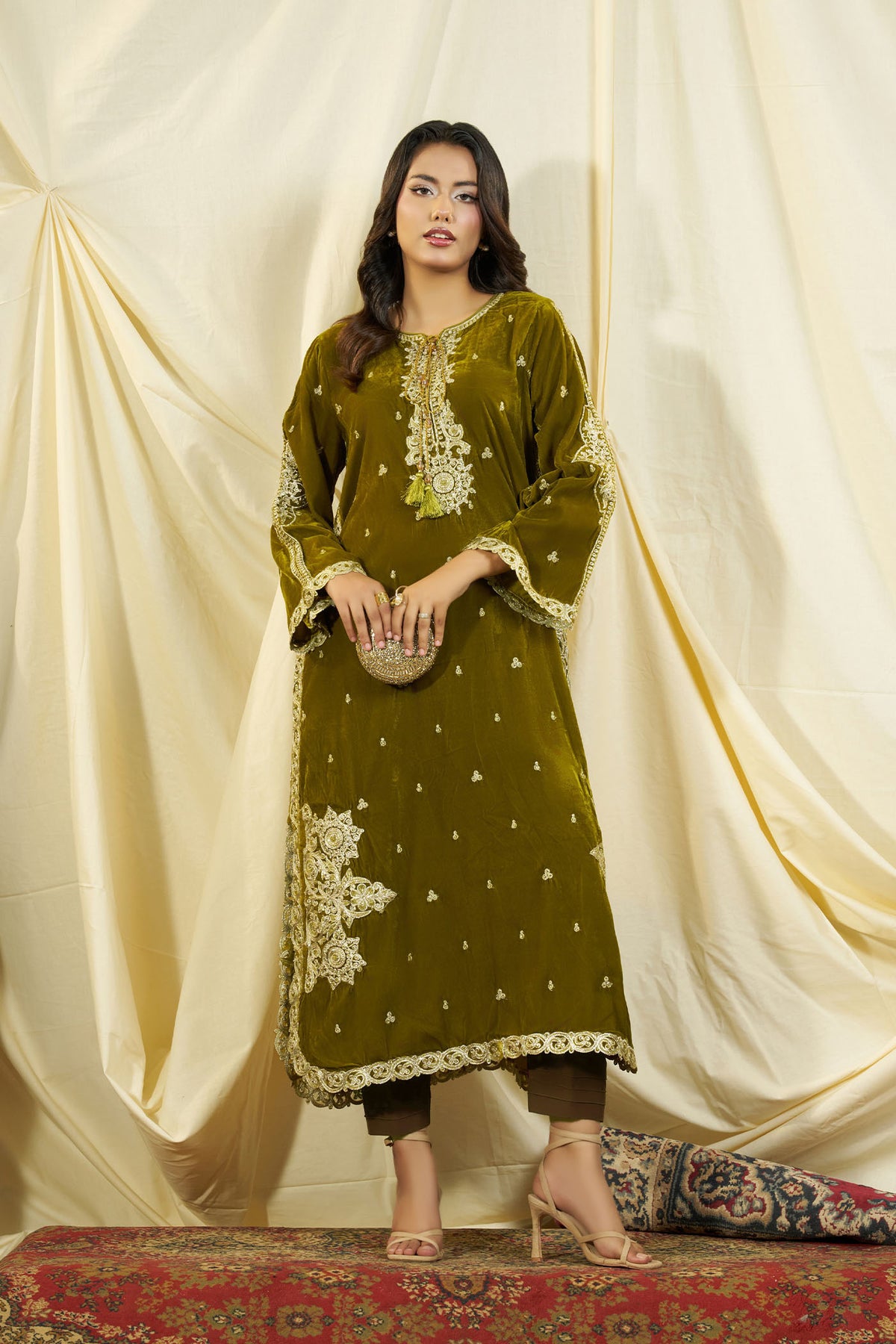 2 PIECE - EMBROIDERED VELVET EMB 632-B