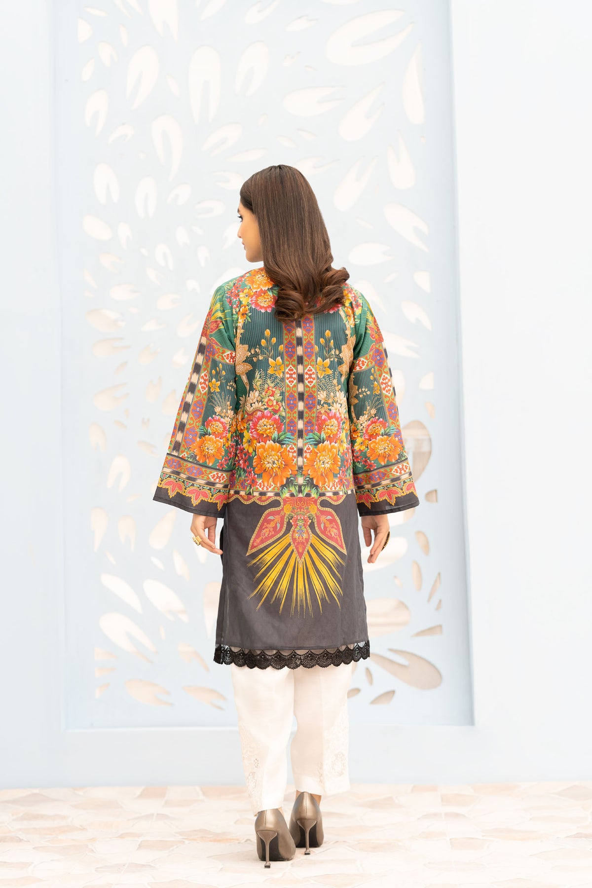 1 Piece – Embroidered Lawn