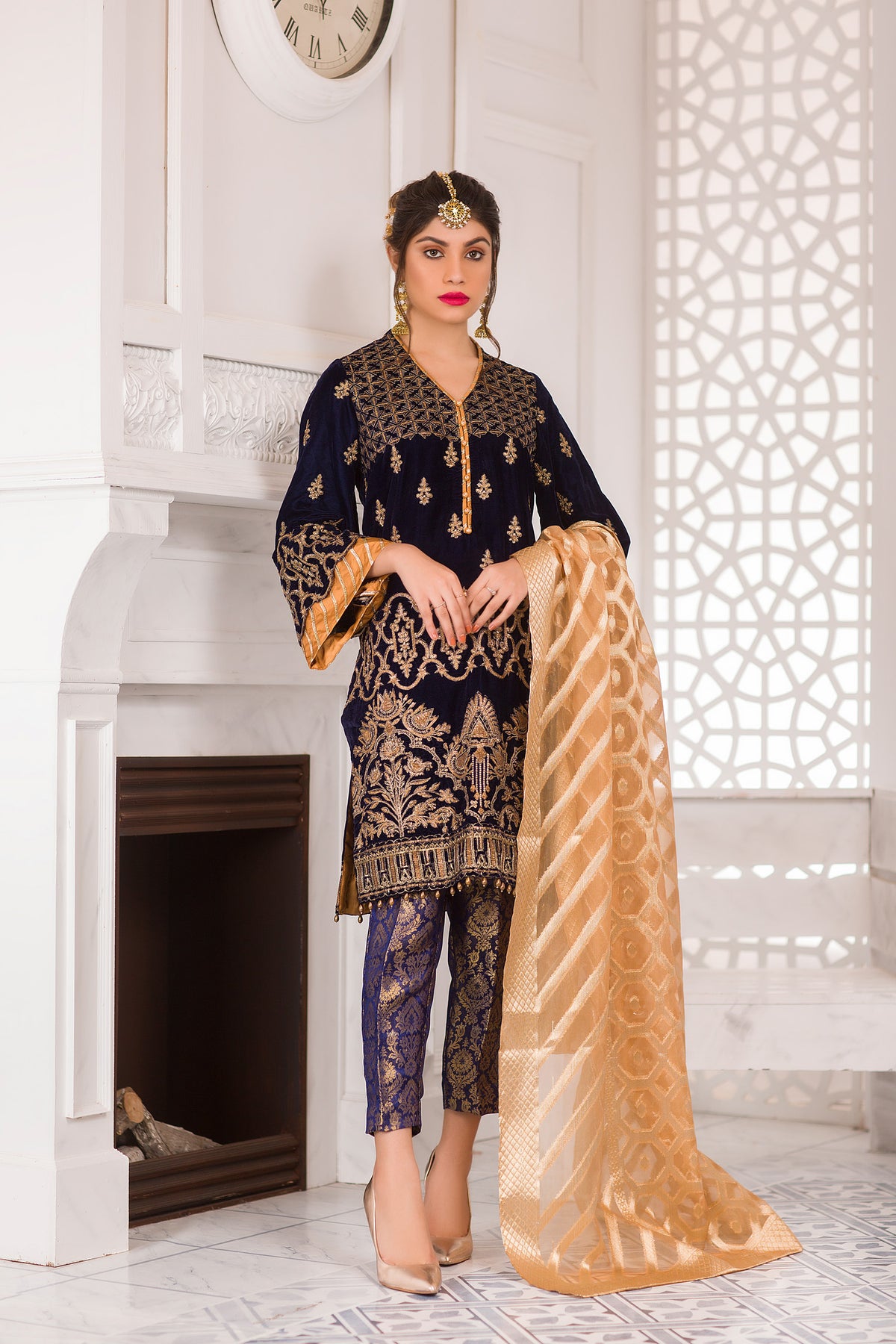 3 Piece – Embroidered Velvet